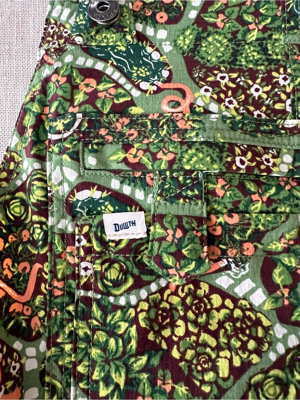 Duluth Trading Co Garden Print Utility Short Overalls Med Heirloom Gardening - Picture 3 of 8